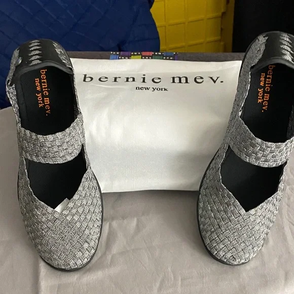 NEW IN BOX BERNIE MEV. CUDDLY WO SIZE 11***(EU 42) Wom Black Gray Woven Flats - Picture 1 of 12
